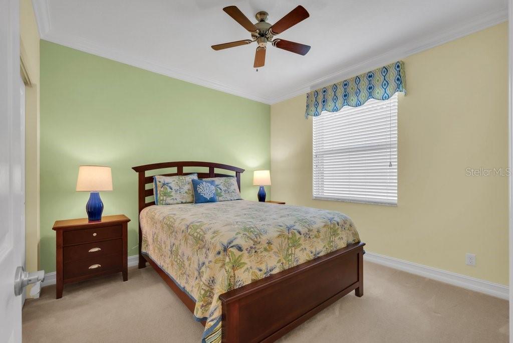 VALENCIA LAKES - Residential