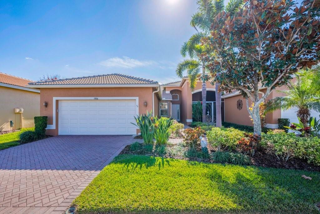 VALENCIA LAKES - Residential