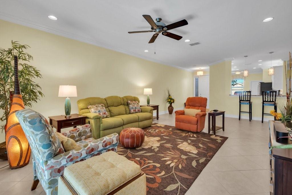 VALENCIA LAKES - Residential