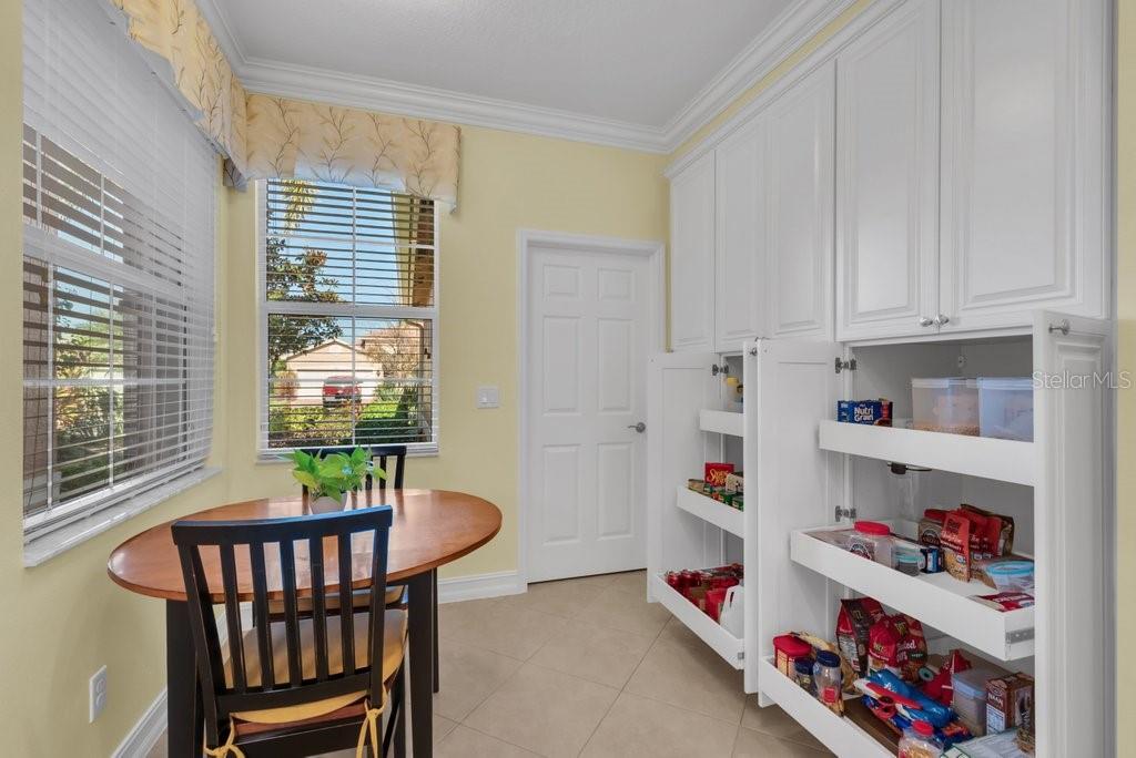 VALENCIA LAKES - Residential