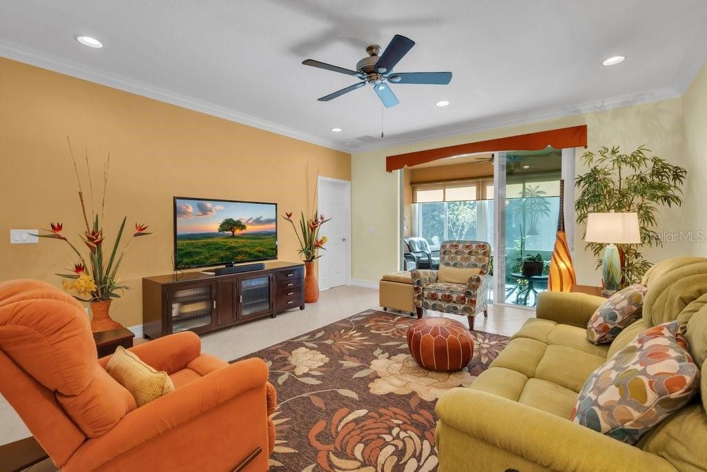 VALENCIA LAKES - Residential