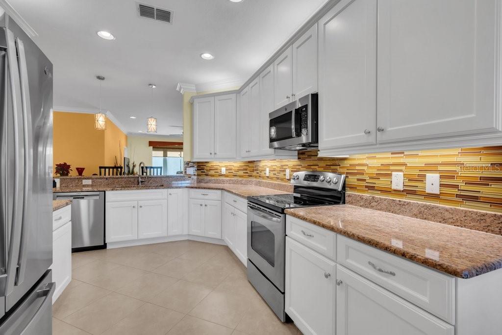 VALENCIA LAKES - Residential