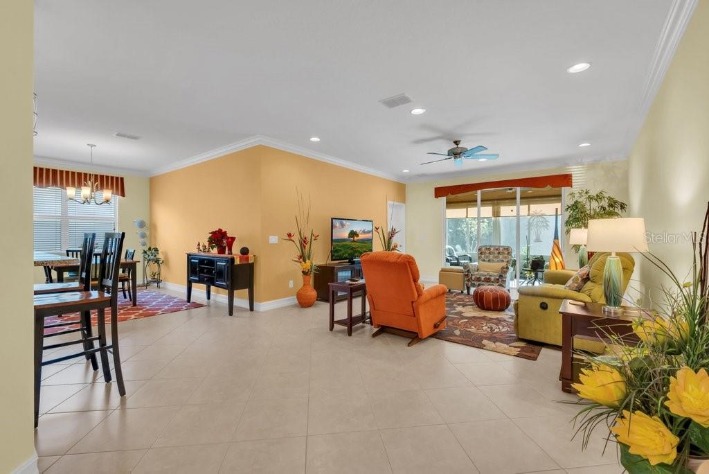 VALENCIA LAKES - Residential