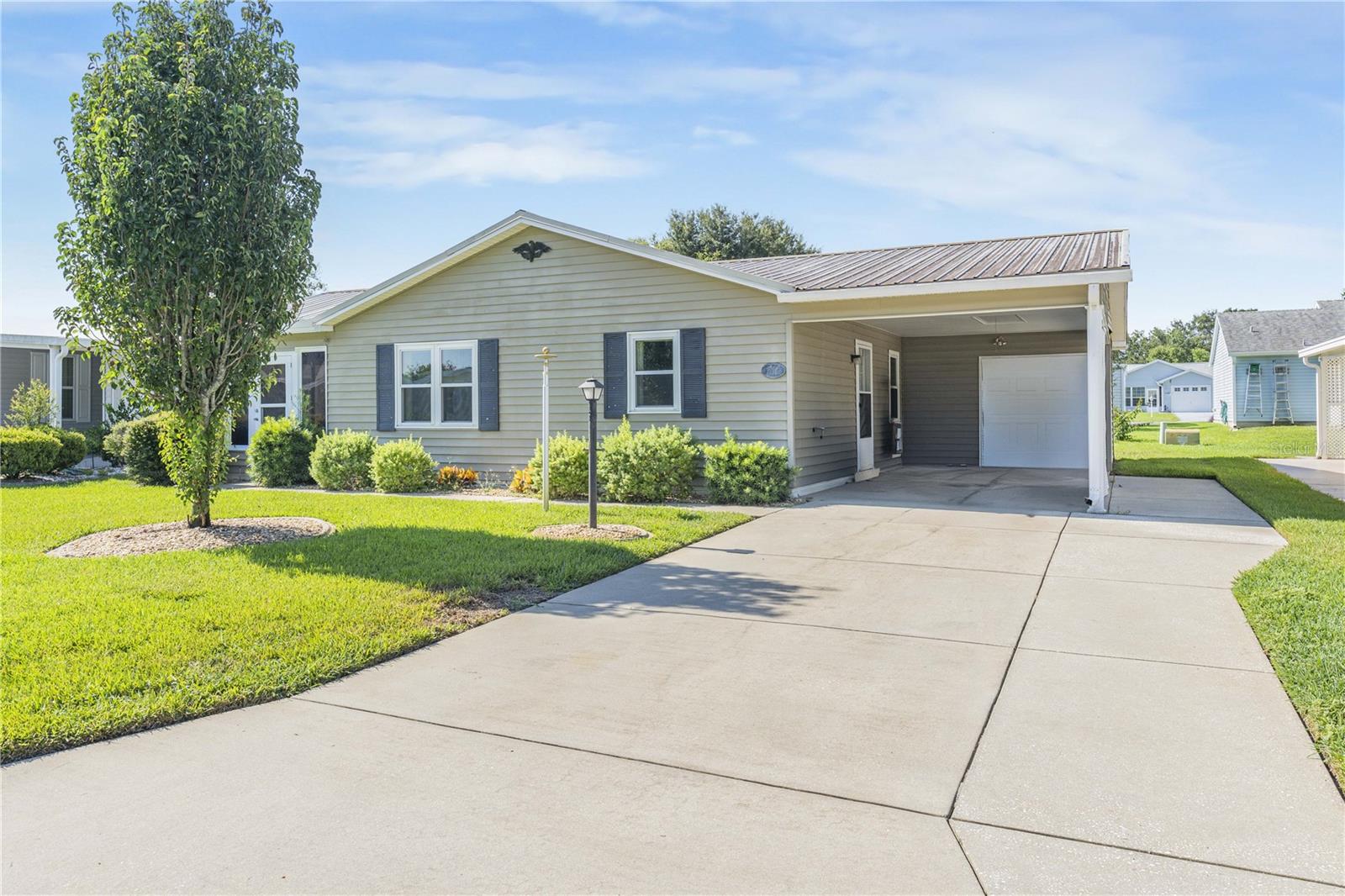 Charming 2-Bedroom Site-Built Home in The Villages – Move-In Ready with Modern Upgrades!
Welcome to this beautifully maintained site-built single-family home nestled in the desirable Orange Blossom Hills area of The Villages. Built in 1990, this charming 2-bedroom, 2-bathroom home offers 1,248 square feet of thoughtfully designed living space with a high ceiling that enhances the bright, open layout. The spacious kitchen is a standout feature with ceramic tile flooring, abundant cabinet space, generous countertops, and a breakfast bar that seamlessly connects to the dining and living areas — perfect for entertaining. Sliding glass doors off the living room open to a fully enclosed Florida room, ideal for relaxing with morning coffee or enjoying the Florida sunshine year-round. The large master suite offers comfort and privacy, featuring a double closet and an ensuite bathroom. A convenient utility room with washer and dryer is located just off the covered carport for easy access. INCLUDED GAS GOLF CART.
Additional highlights include: Durable metal roof; New flooring throughout; No rear neighbors; Minutes from Orange Blossom Hills Country Club; Low-maintenance living in a prime location. This home is a perfect opportunity to enjoy affordable, resort-style living in The Villages. Don’t miss out — schedule your private showing today!