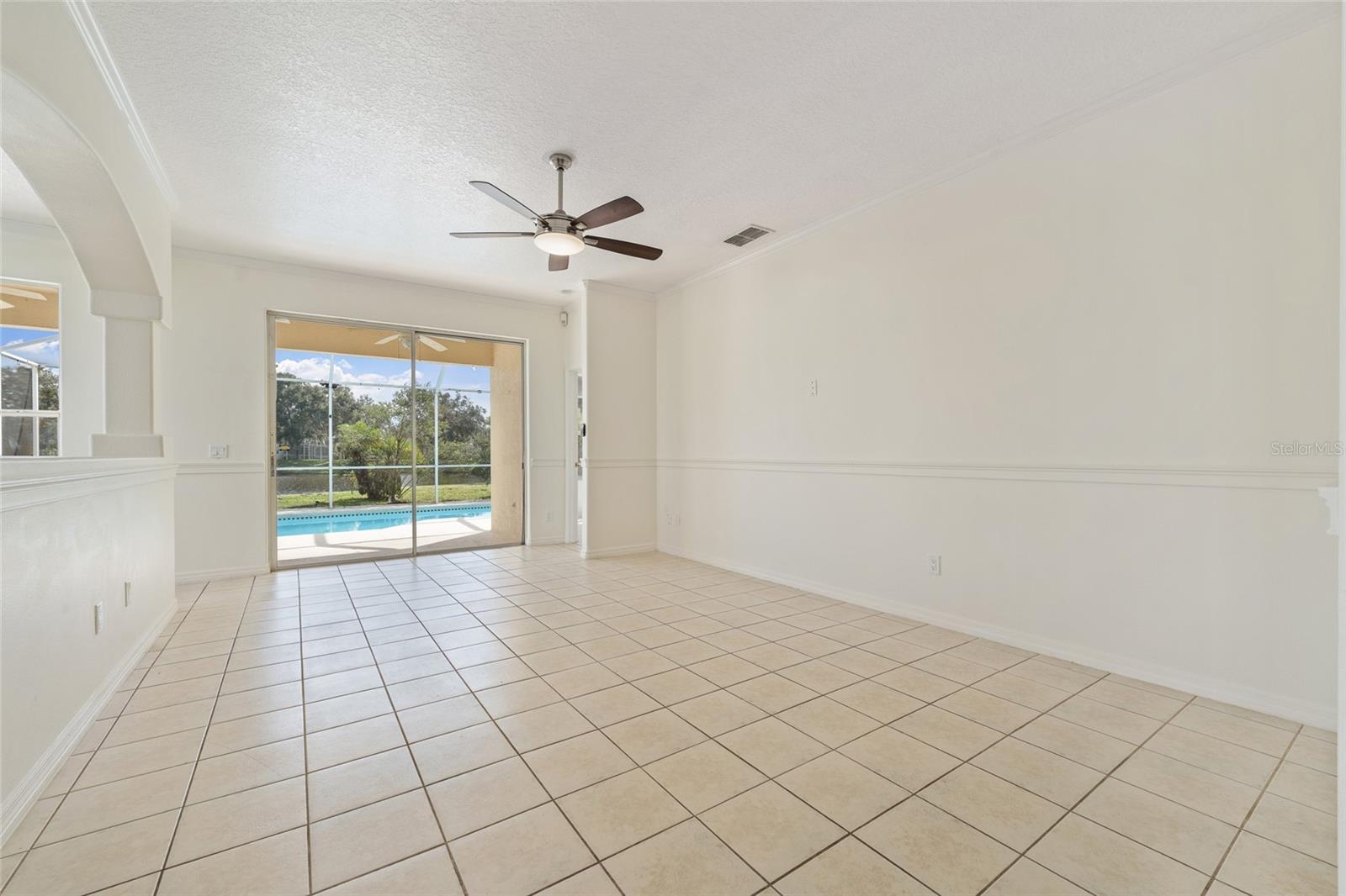 1729 GOLFVIEW DRIVE