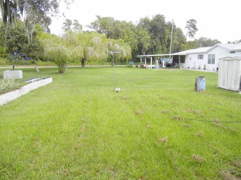 A home in TAVARES