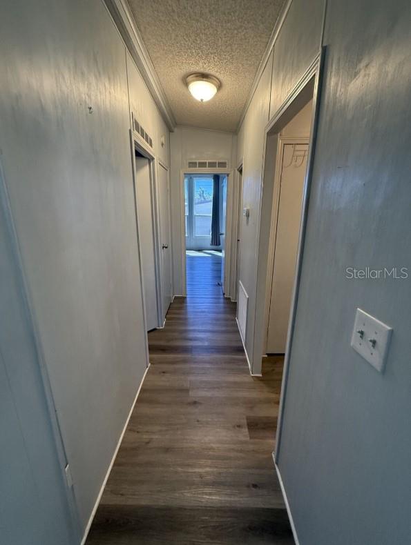 FOXWOOD LAKE ESTATES - Residential Lease