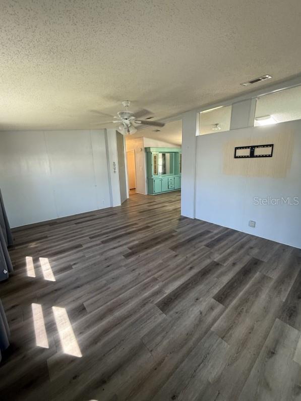 FOXWOOD LAKE ESTATES - Residential Lease