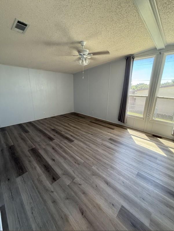 FOXWOOD LAKE ESTATES - Residential Lease