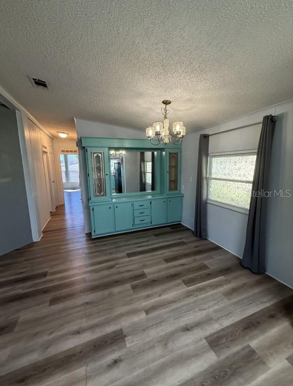 FOXWOOD LAKE ESTATES - Residential Lease