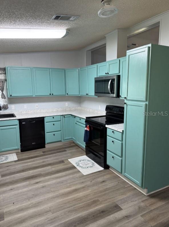 FOXWOOD LAKE ESTATES - Residential Lease