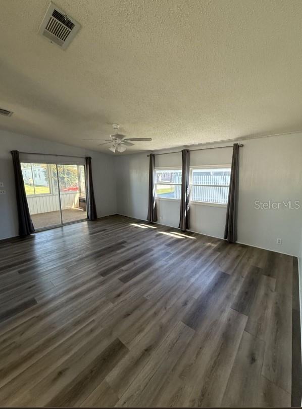 FOXWOOD LAKE ESTATES - Residential Lease