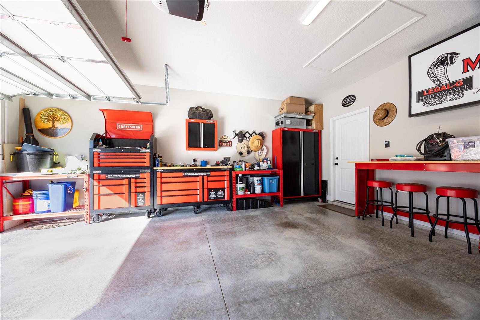 WHISPERING OAKS - Residential