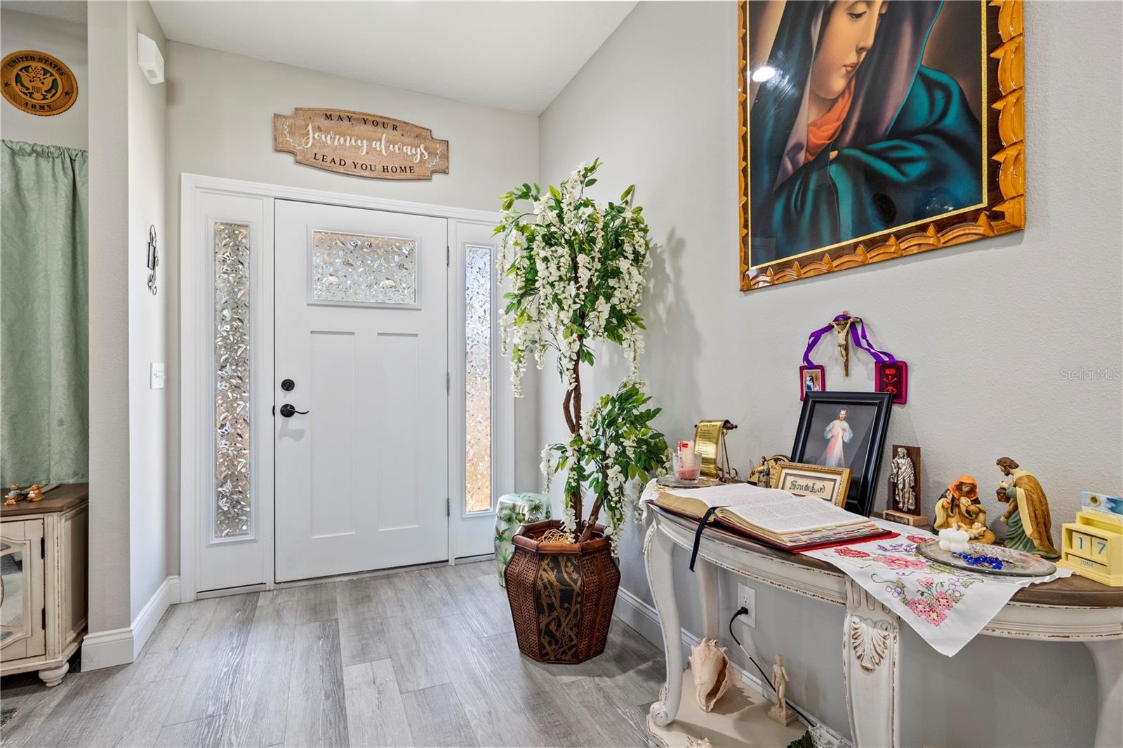 WHISPERING OAKS - Residential