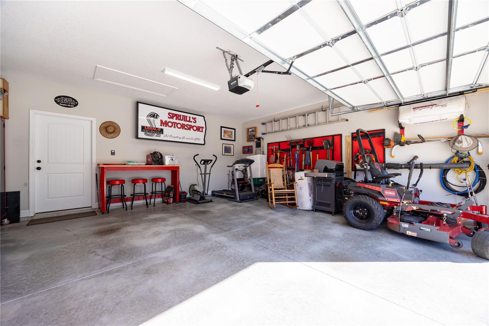 WHISPERING OAKS - Residential