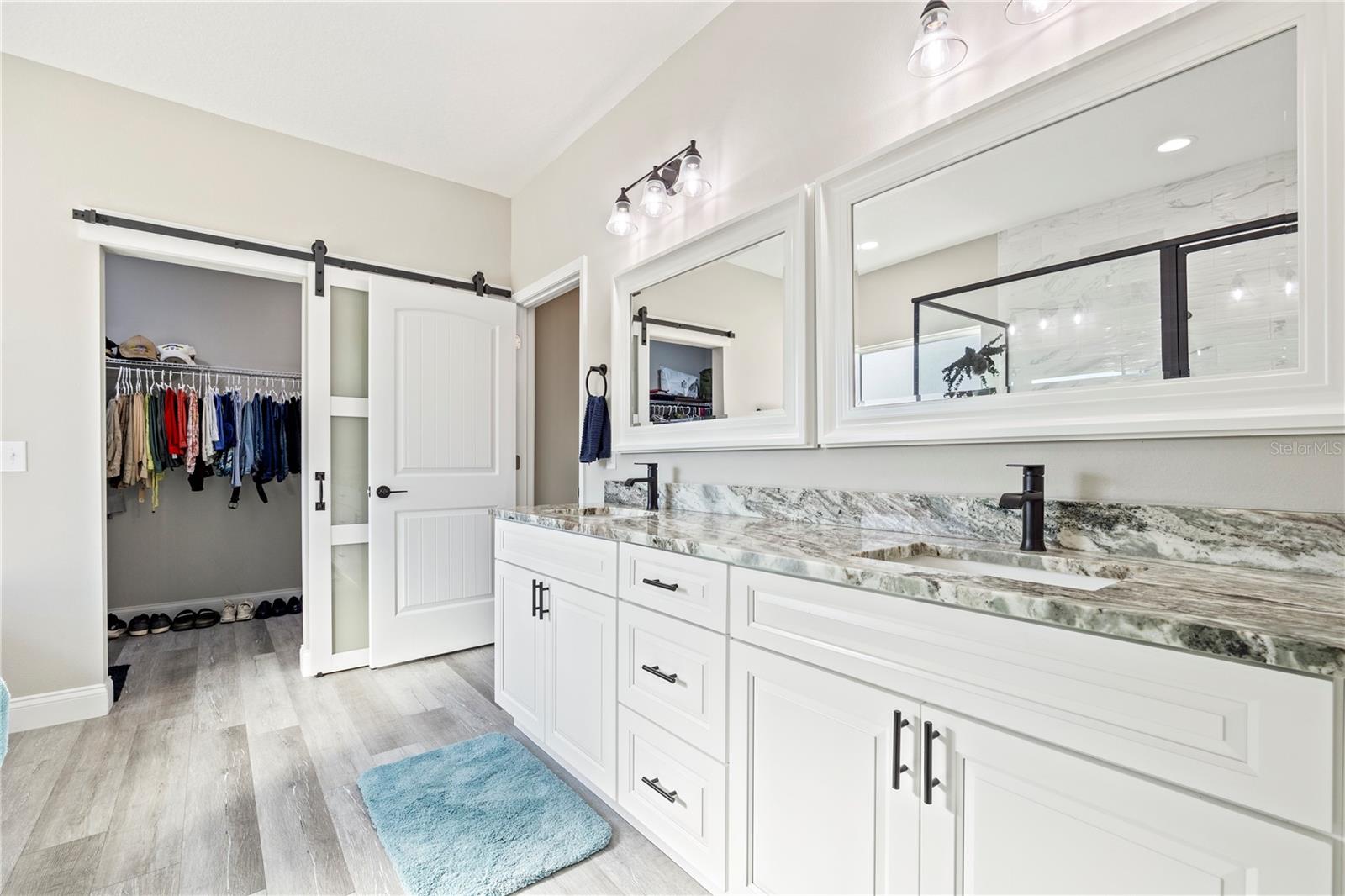 WHISPERING OAKS - Residential