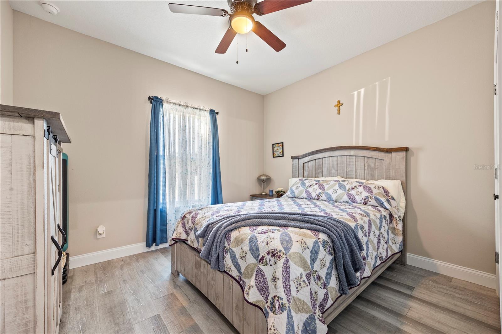 WHISPERING OAKS - Residential