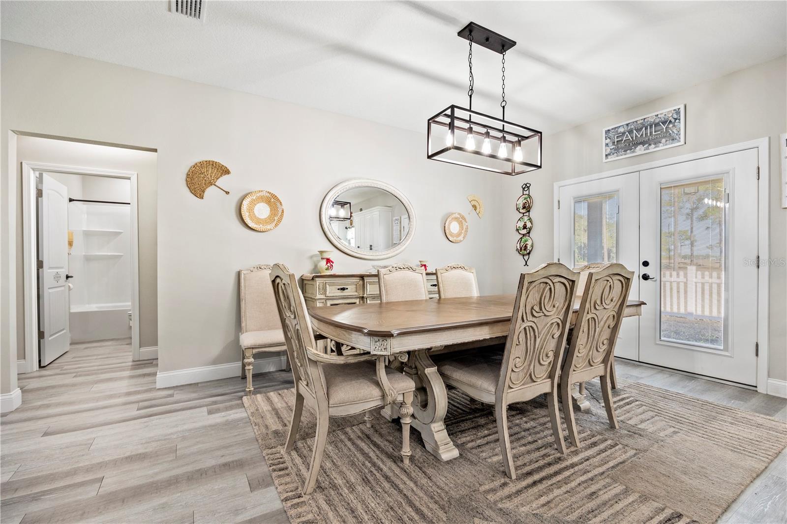 WHISPERING OAKS - Residential