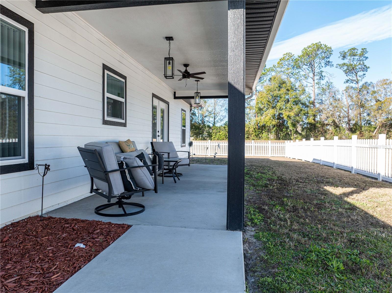 WHISPERING OAKS - Residential