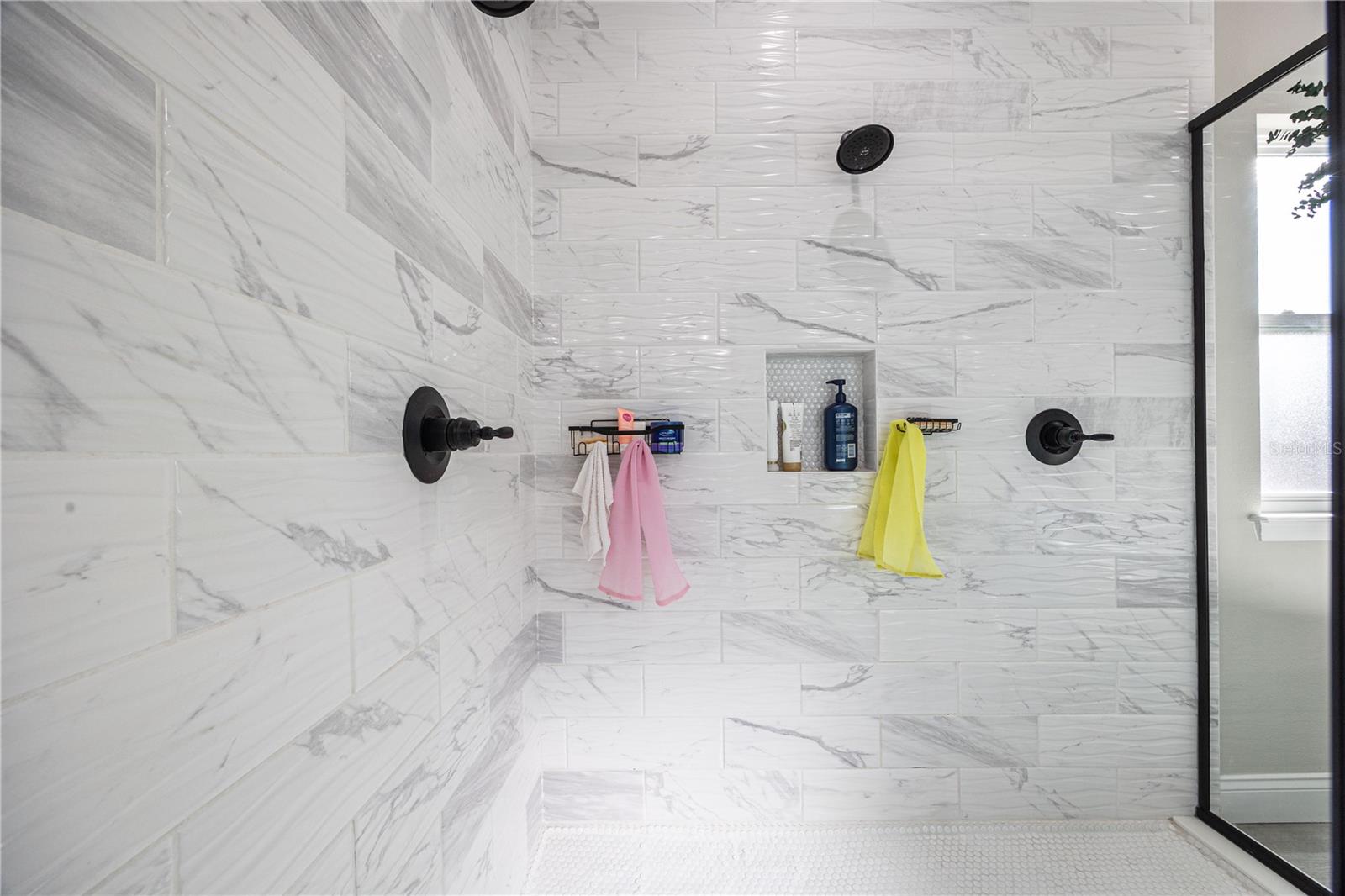 WHISPERING OAKS - Residential