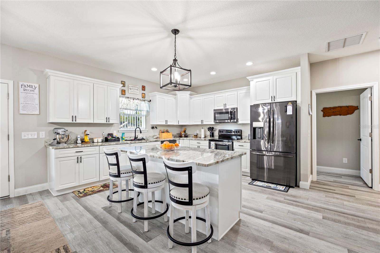 WHISPERING OAKS - Residential