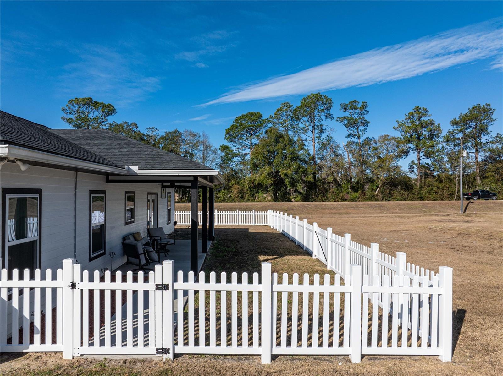 WHISPERING OAKS - Residential