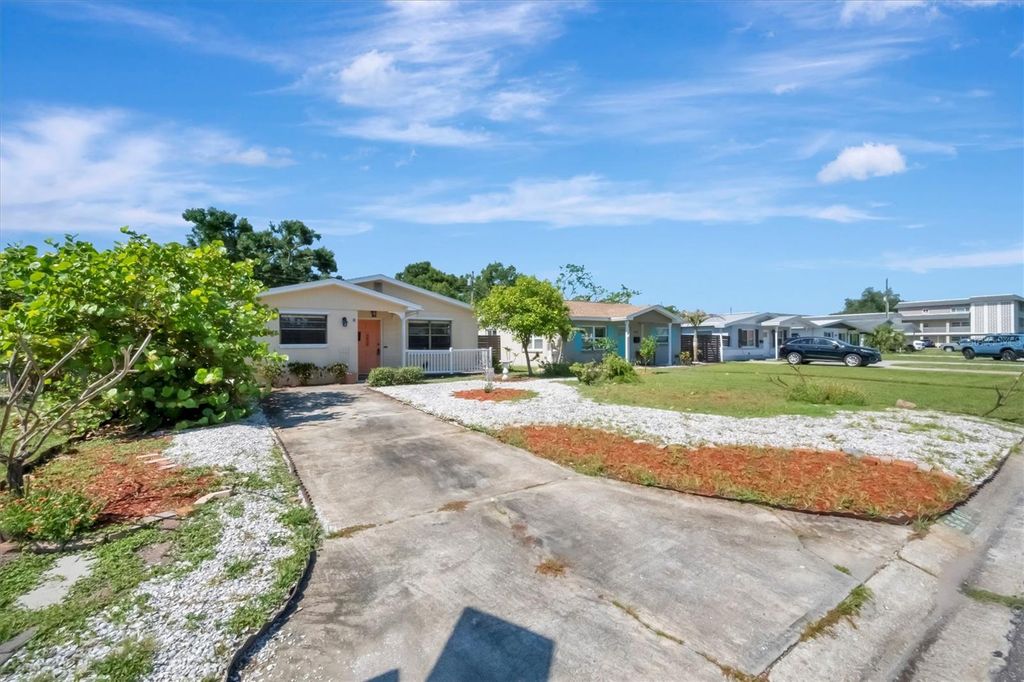 Photo of 5630 13th Avenue N, St Petersburg, FL 33710 (MLS # A4694648)