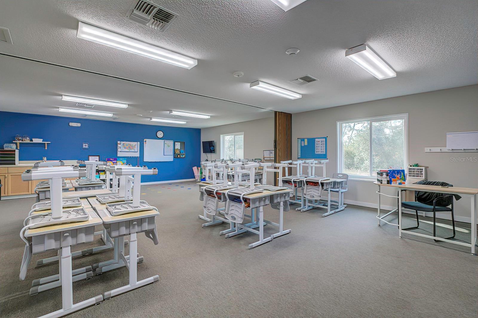 SPRING HILL - Commercial Sale