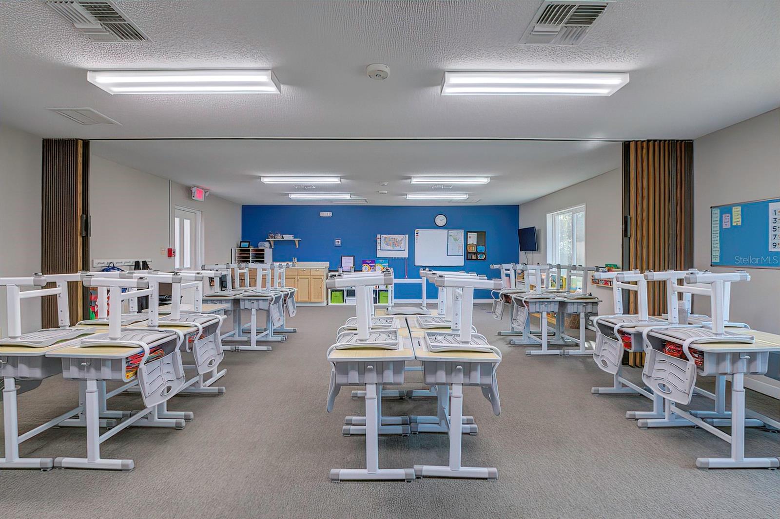 SPRING HILL - Commercial Sale