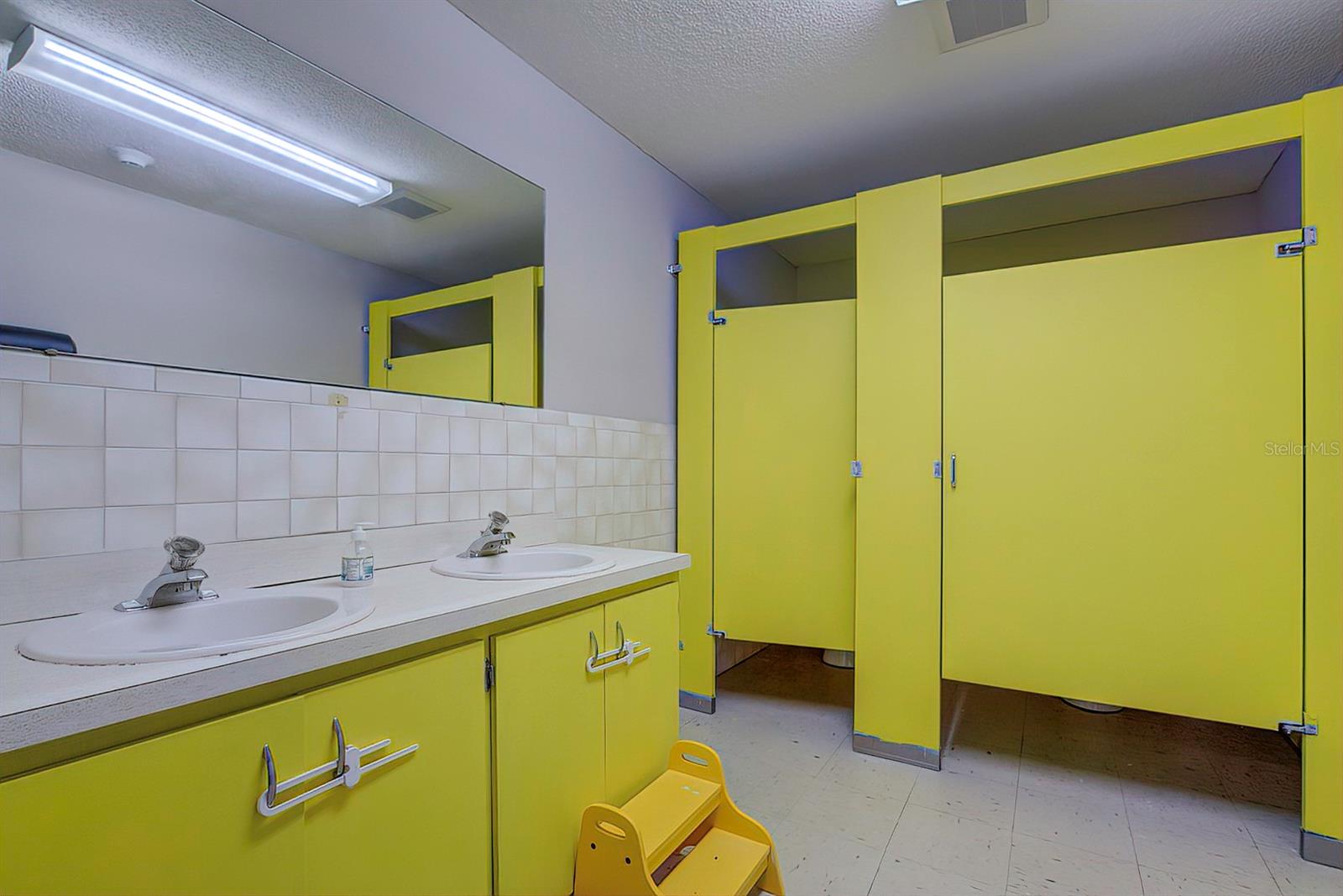 SPRING HILL - Commercial Sale