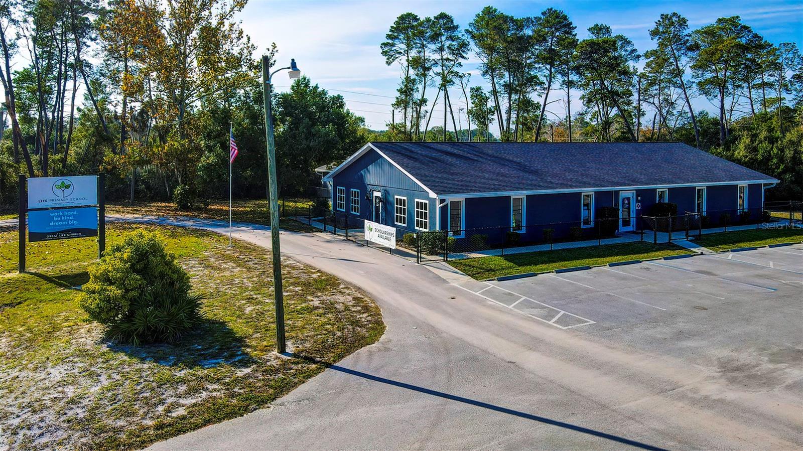 SPRING HILL - Commercial Sale