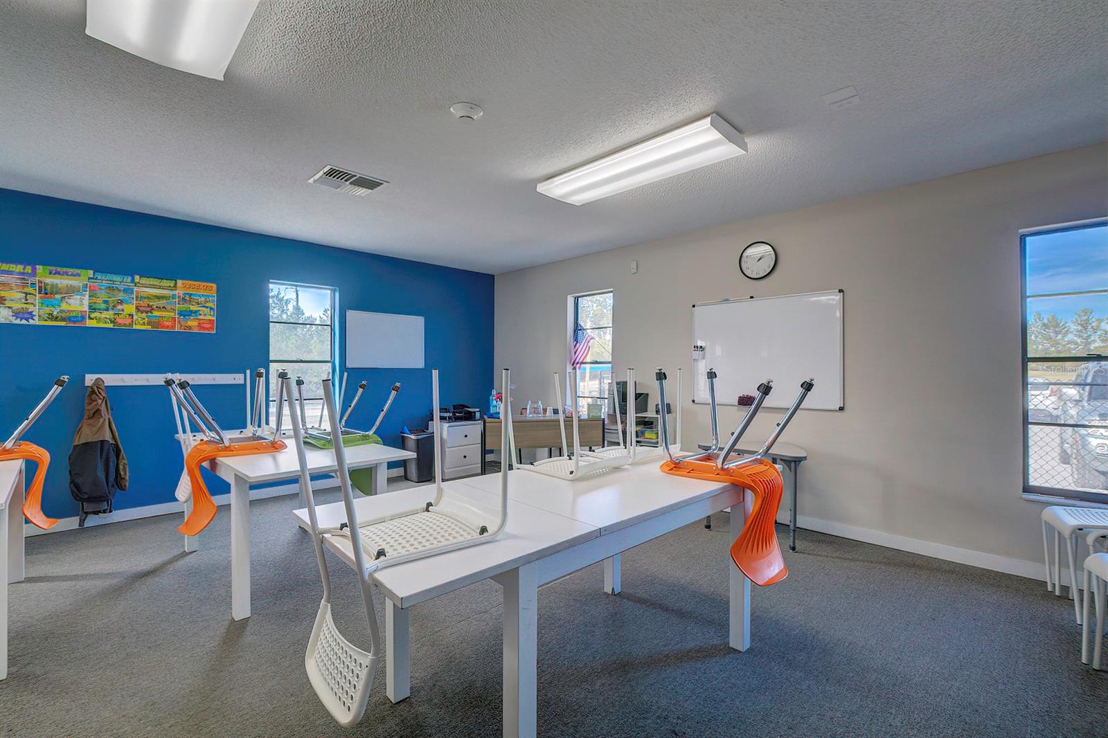 SPRING HILL - Commercial Sale