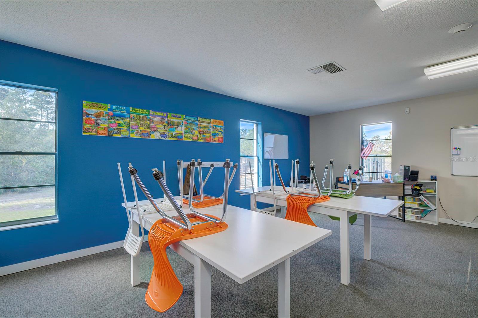 SPRING HILL - Commercial Sale