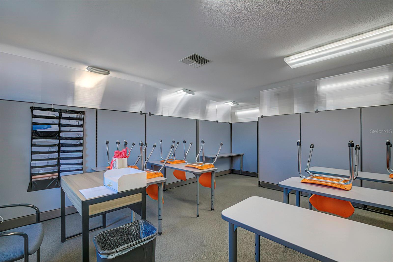 SPRING HILL - Commercial Sale