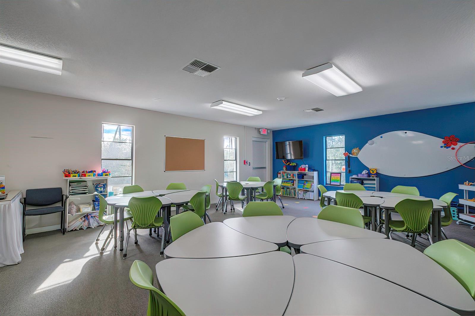 SPRING HILL - Commercial Sale