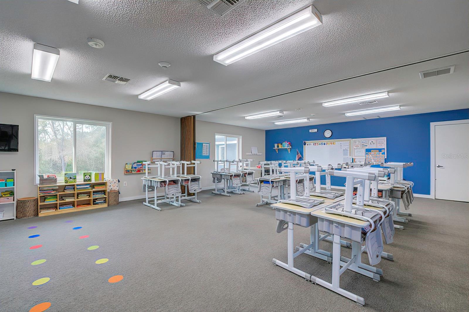 SPRING HILL - Commercial Sale