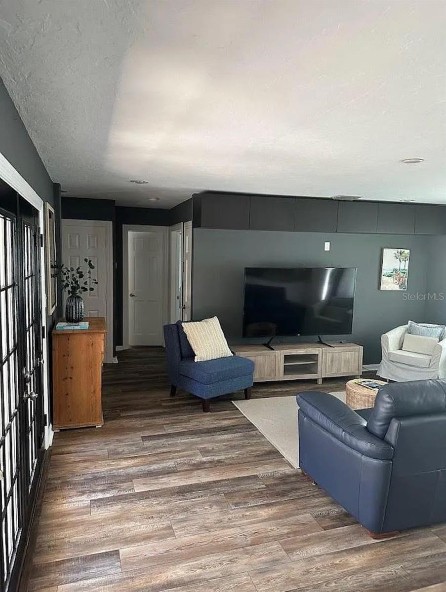 NORWOOD PARK - Residential