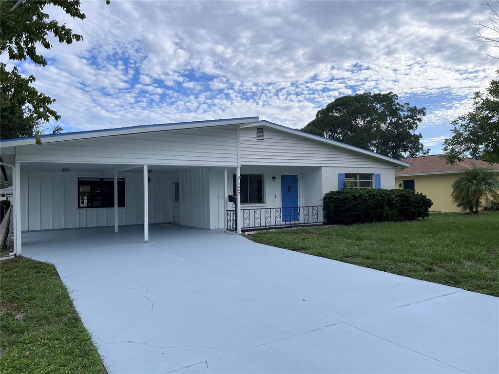 Photo of 3602 17th Avenue W, Bradenton, FL 34205 (MLS # A4703901)