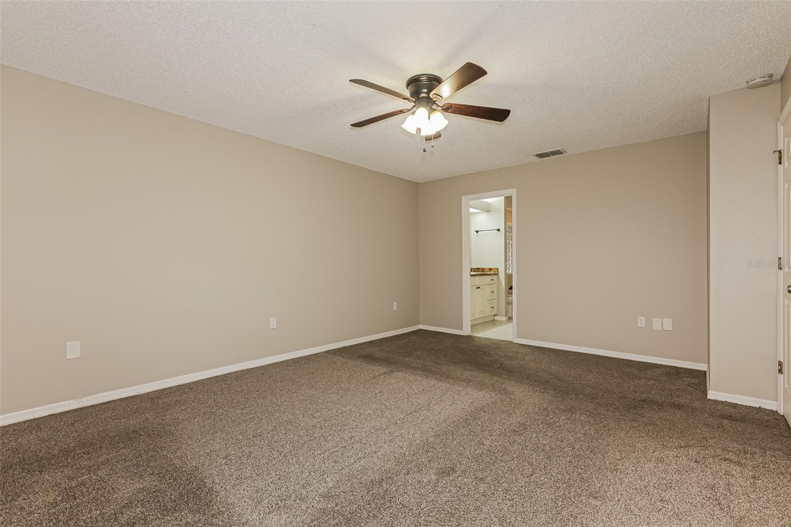 TROPICAL MANOR - Residential