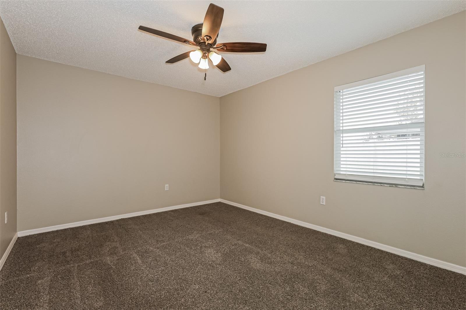 TROPICAL MANOR - Residential