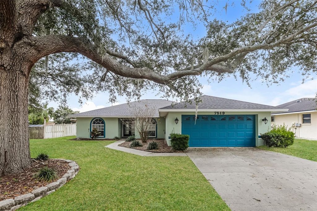 Photo of 7519 Floral Circle E, Lakeland, FL 33810 (MLS # O6372316)