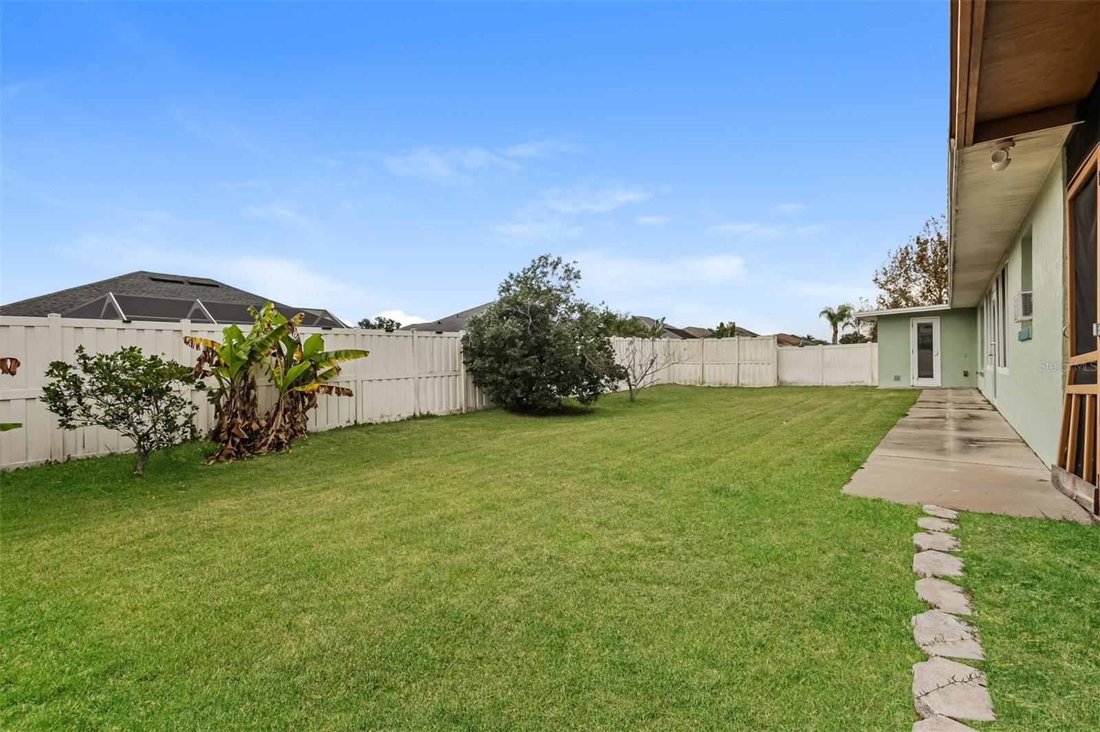 TROPICAL MANOR - Residential