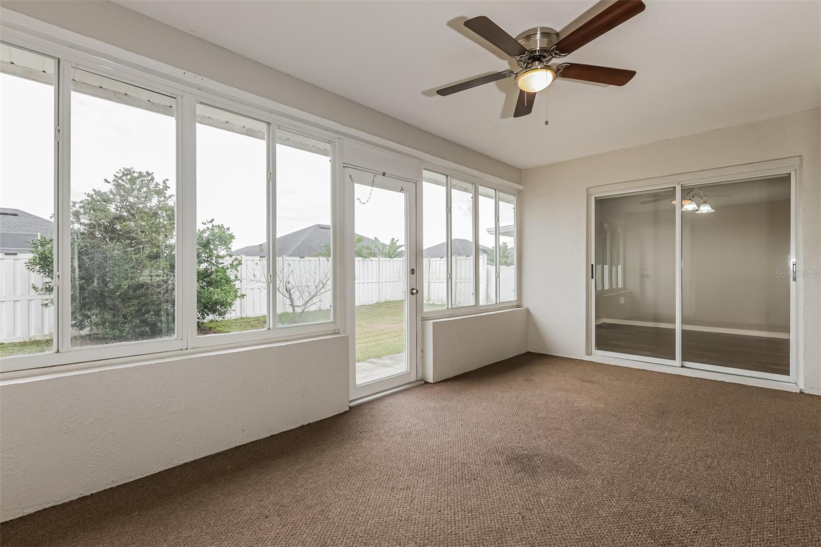 TROPICAL MANOR - Residential