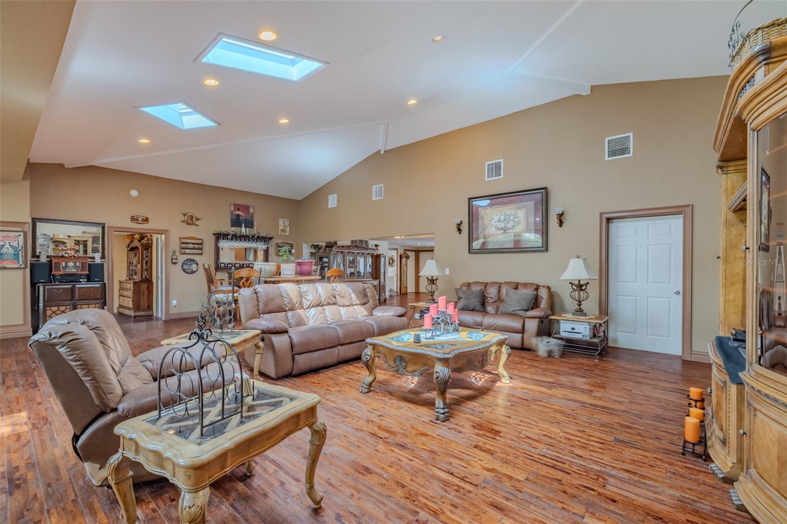 TRACERS LAKE KEEN ESTATES UNI - Residential