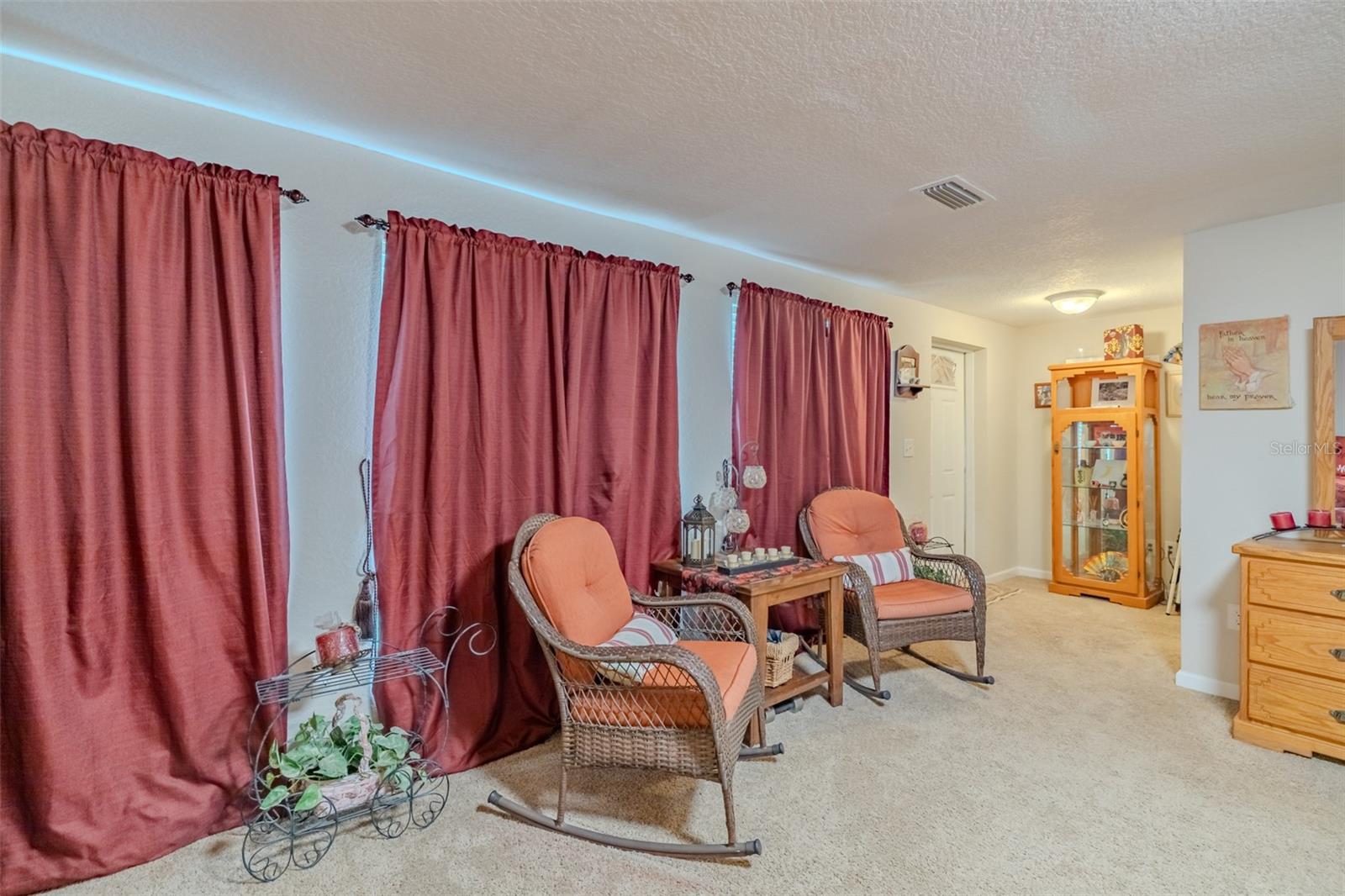 TRACERS LAKE KEEN ESTATES UNI - Residential