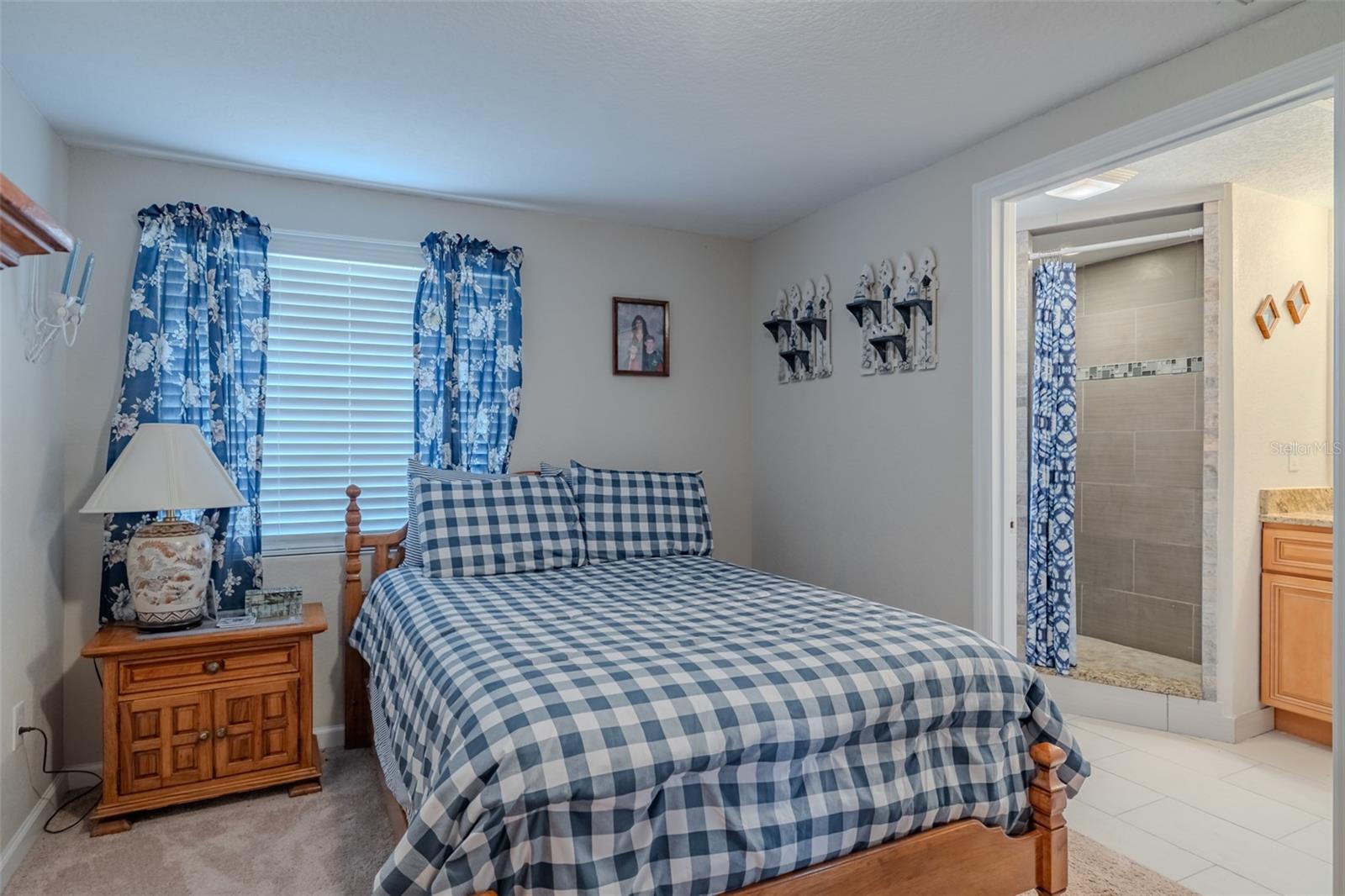 TRACERS LAKE KEEN ESTATES UNI - Residential