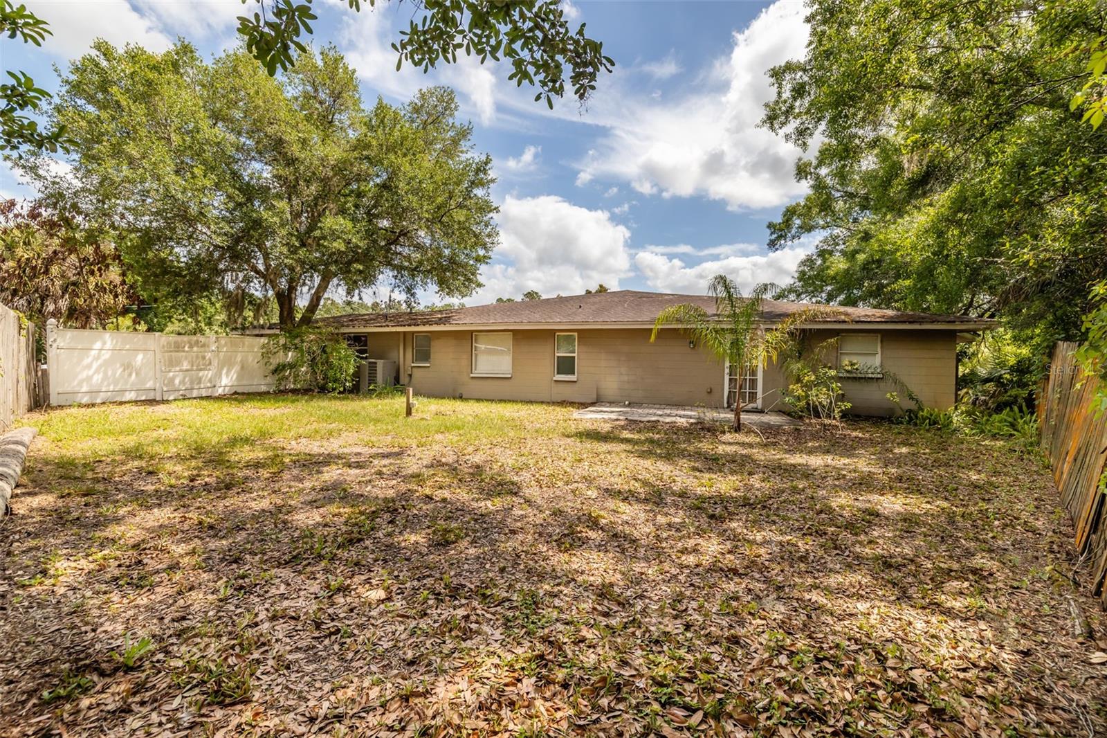 TRACERS LAKE KEEN ESTATES UNI - Residential