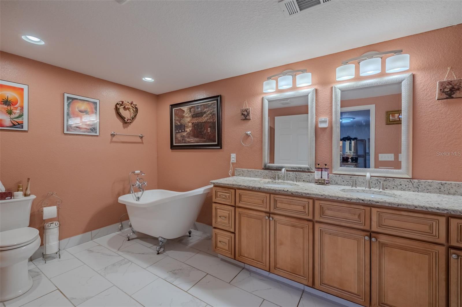 TRACERS LAKE KEEN ESTATES UNI - Residential