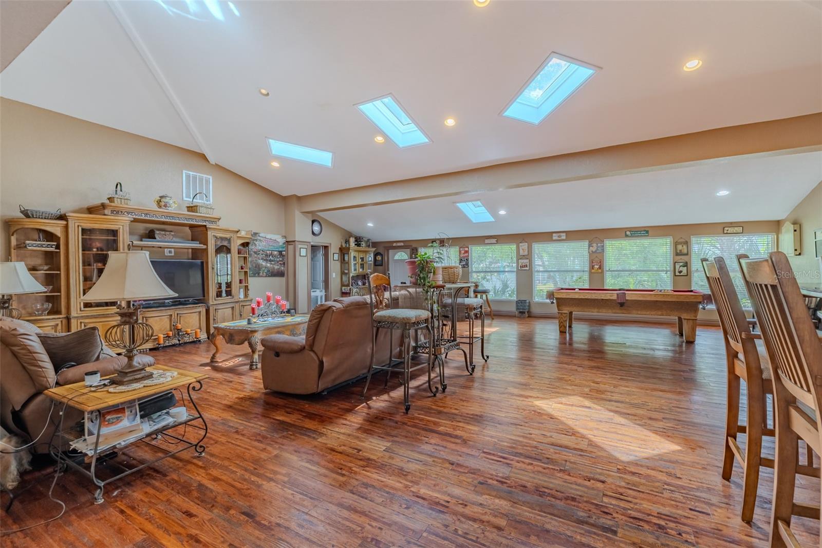 TRACERS LAKE KEEN ESTATES UNI - Residential