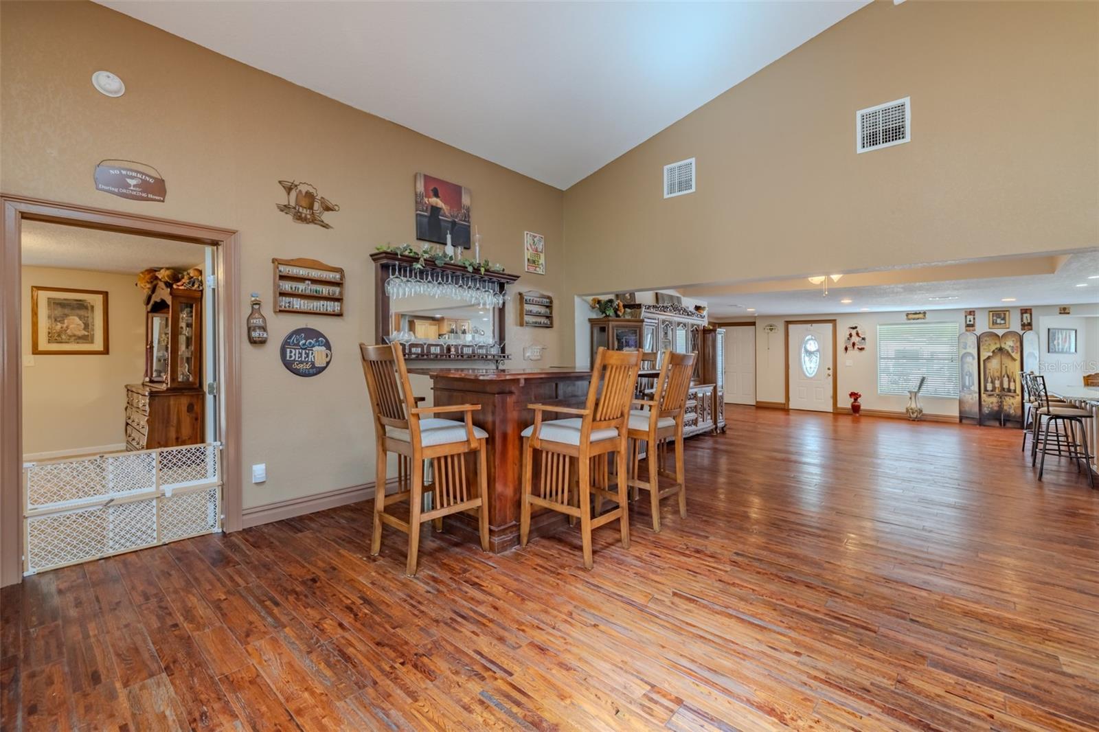 TRACERS LAKE KEEN ESTATES UNI - Residential